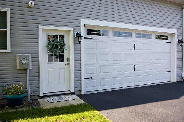 24/7 Emergency Garage Door Panel Replacement experts in Rockford, MI